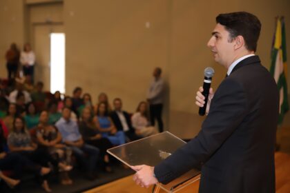 Palestra capacita profissionais da educação sobre violência doméstica em Aparecida de Goiânia