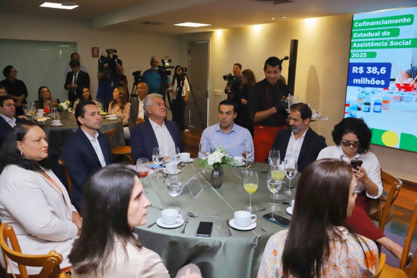 Prefeito Leandro Vilela recebe repasse de R$ 500 mil para Assistência Social