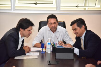 Vilela e Daniel visitam planta-piloto de mineradora peruana em Aparecida