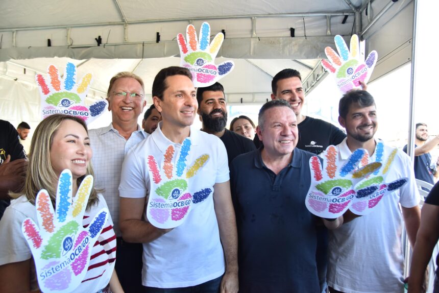 Prefeito Vilela promove Dia do Cooperativismo com serviços gratuitos em Aparecida