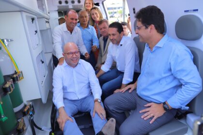 Prefeitura de Aparecida entrega 8 novas ambulâncias para o SAMU