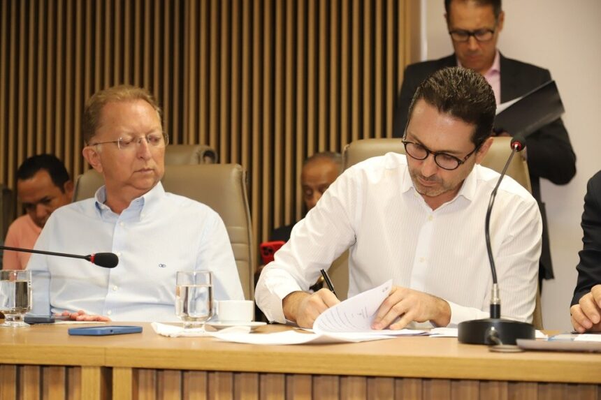 Prefeito Leandro Vilela apresenta projetos de lei para feirantes de Aparecida