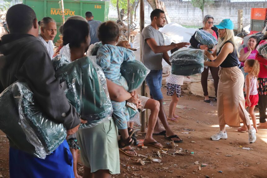 Prefeitura de Aparecida inicia entrega de cobertores da campanha Aquecendo Vidas