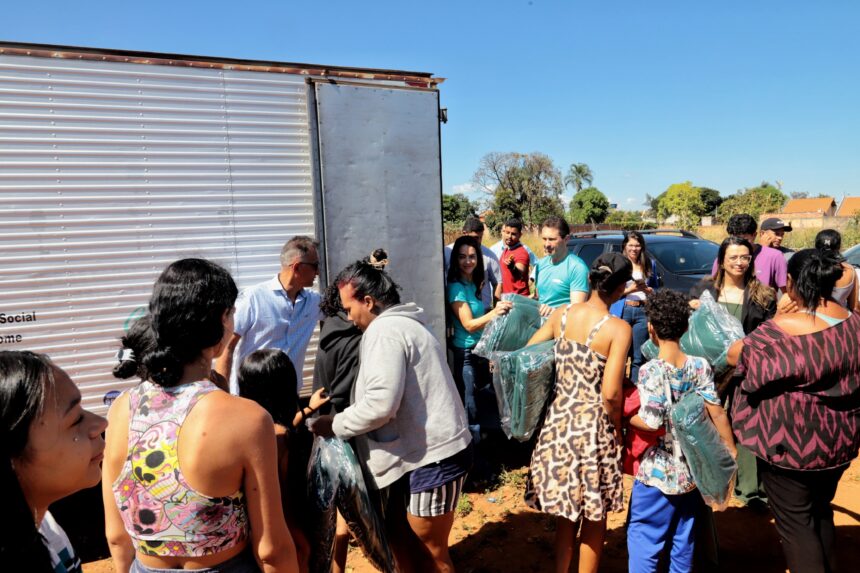 Prefeitura de Aparecida entrega cobertores para população vulnerável
