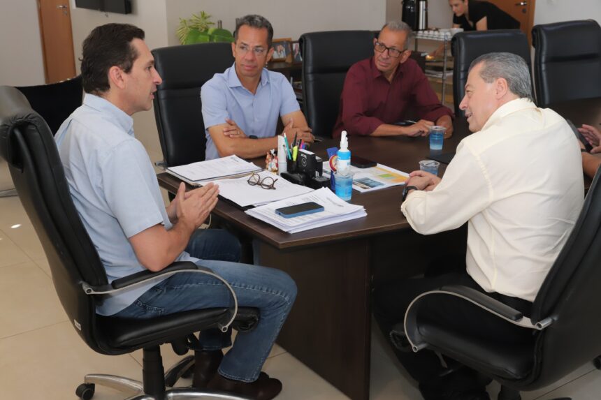 Prefeito Leandro Vilela se reúne com deputado Daniel Agrobom para discutir parcerias