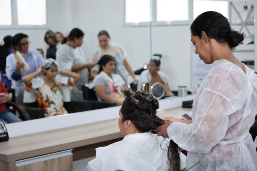 Aparecida inicia aulas de cursos profissionalizantes para mulheres