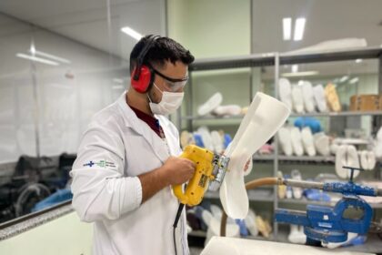 Oficina Ortopédica em Aparecida produz 150 órteses e próteses para pacientes