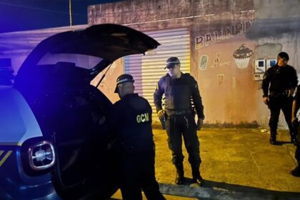 Prefeitura de Aparecida resgata cachorro abandonado e prende suspeito de maus-tratos