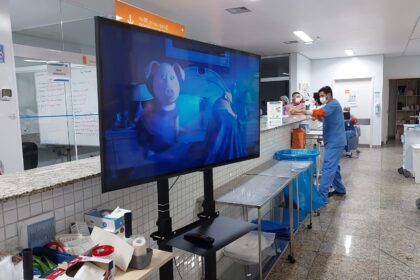 UTI do HMAP recebe TVs para humanização do cuidado a pacientes críticos