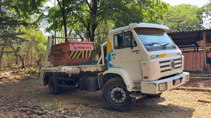 Guarda Civil de Aparecida apreende caminhão por descarte irregular de resíduos