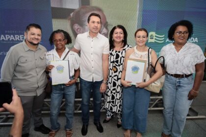 Prefeito Vilela entrega 83 escrituras na 1ª etapa do programa Aparecida Legal 2025