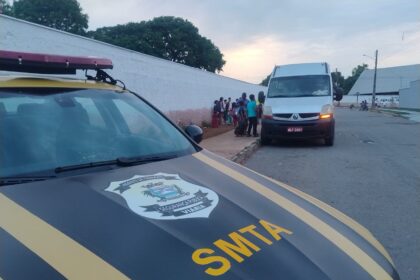 GCM flagra vans escolares com excesso de passageiros em Aparecida
