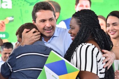 Governo de Goiás e Prefeitura de Aparecida entregam 400 cartões do Aluguel Social