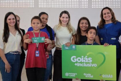 Prefeitura e Estado entregam auxílio a 125 famílias de Aparecida com filhos com deficiência