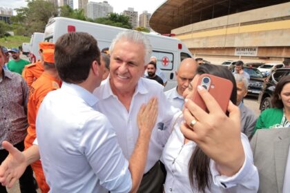 Aparecida recebe veículos do Governo de Goiás para reforçar a saúde e os serviços públicos