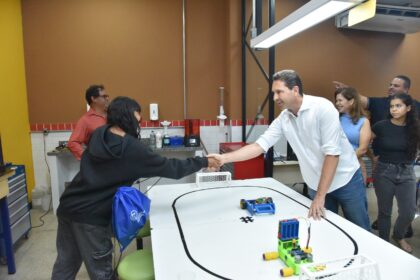 Parceria entre Prefeitura e Estado inicia 300 alunos de Aparecida na robótica
