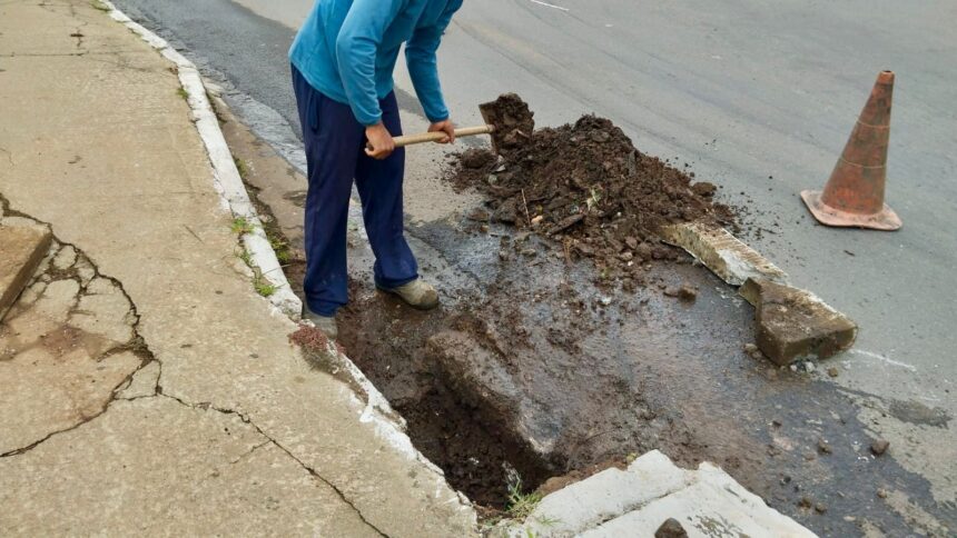 Prefeitura de Aparecida intensifica limpeza de bocas de lobo e galerias pluviais