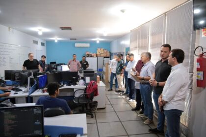 Prefeito Vilela visita Secretaria de Ciência e Tecnologia e anuncia novas diretrizes