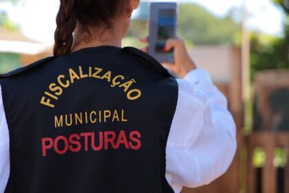 Prefeitura de Aparecida intensifica fiscalização de limpeza de calçadas e lotes baldios