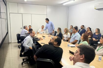 Prefeito Leandro Vilela discute avanços e investimentos na Saúde de Aparecida de Goiânia