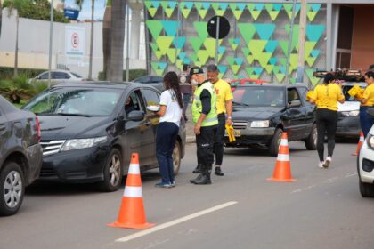 Prefeitura de Aparecida realiza blitz educativa de Carnaval com foco em trânsito e proteção às mulheres
