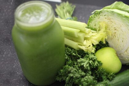 Dietas detox não têm comprovação científica, alerta especialista da USP