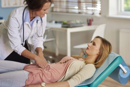 Menopausa dificulta emagrecimento: entenda o papel dos hormônios e dos tratamentos