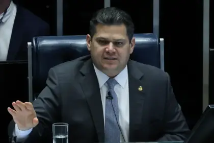 Alcolumbre mantém sessão da CPMI do INSS que quebrou sigilo de Lulinha