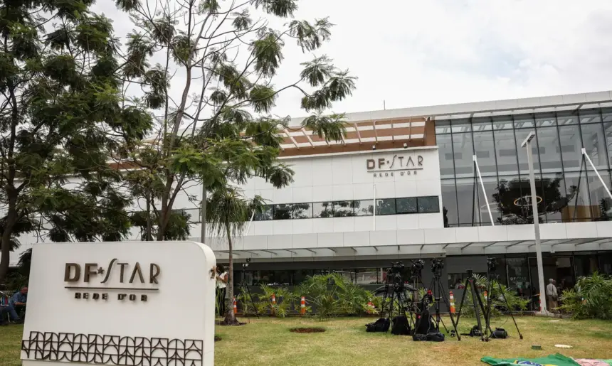 Bolsonaro apresenta melhora clínica, mas continua internado em UTI