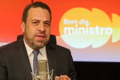 Boulos anuncia projeto de lei urgente para acabar com escala 6x1