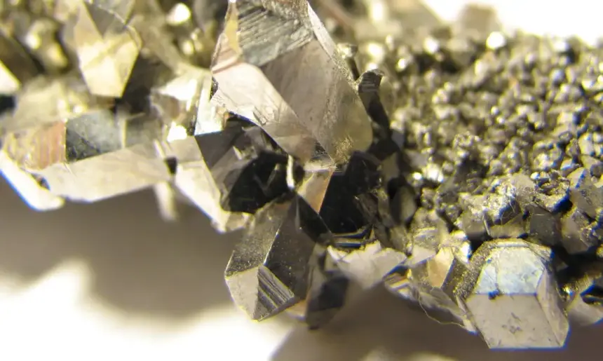 Brasil busca parceria com Europa para exploração de minerais críticos