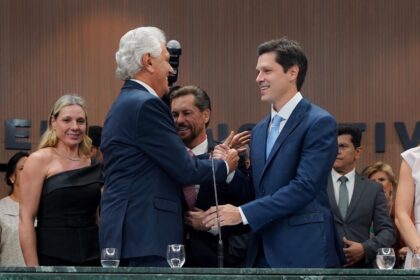 Caiado faz balanço da gestão ao passar governo para Daniel Vilela