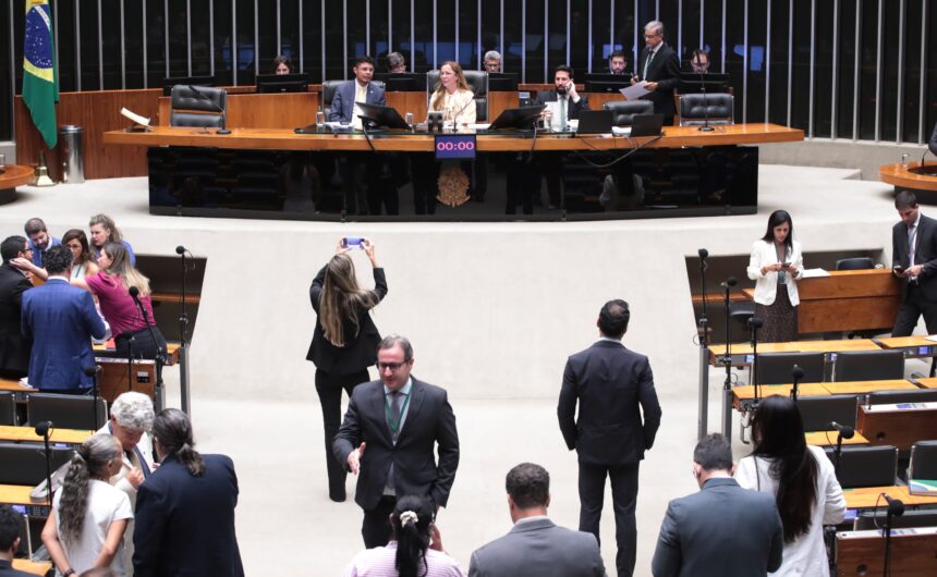 Câmara aprova Dia Nacional das Mulheres na Construção Civil