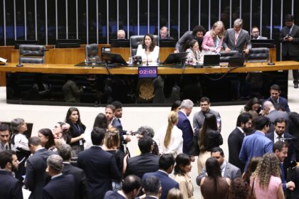 Câmara aprova regime de urgência para sete projetos de lei