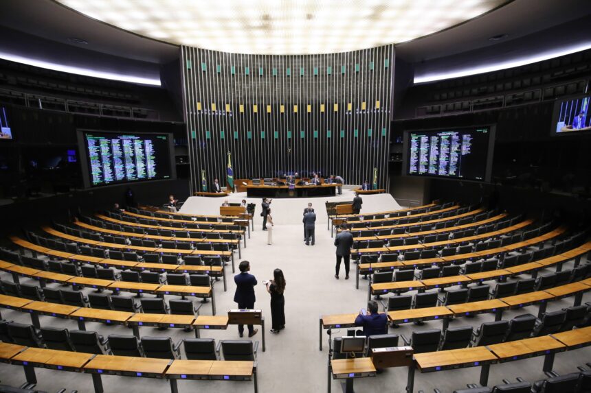 Câmara aprova urgência para três projetos de lei nesta quarta-feira