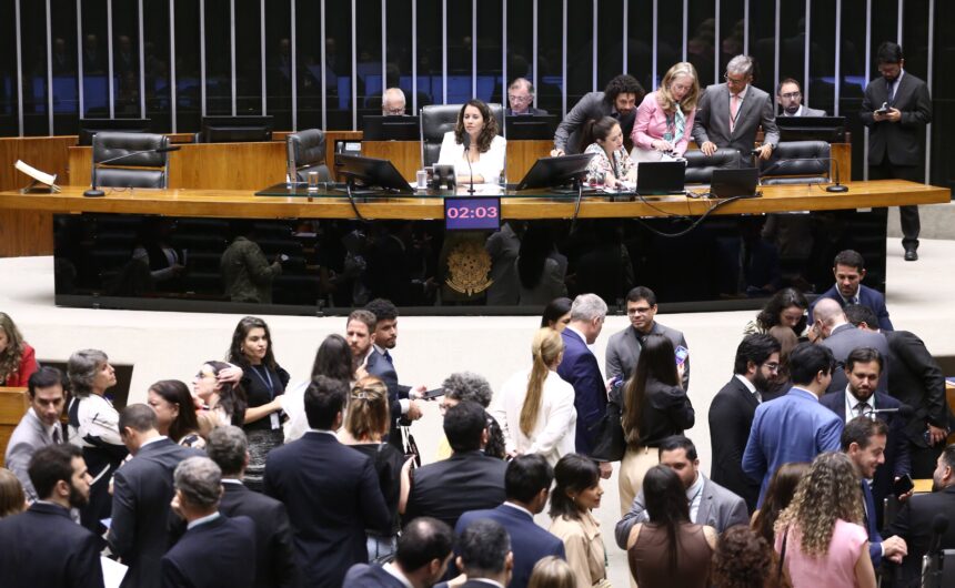 Câmara dos Deputados analisa projetos sobre violência contra a mulher