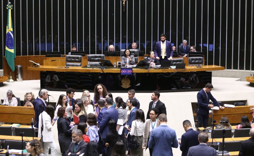 Câmara dos Deputados aprova urgência para três propostas nesta quarta-feira