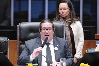 Câmara dos Deputados homenageia Marielle Franco e Anderson Gomes em sessão solene