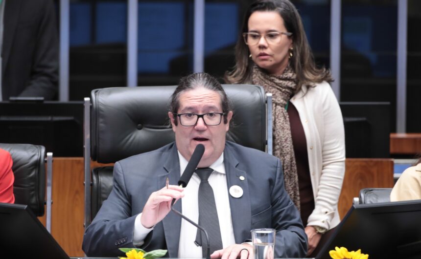 Câmara dos Deputados homenageia Marielle Franco e Anderson Gomes em sessão solene
