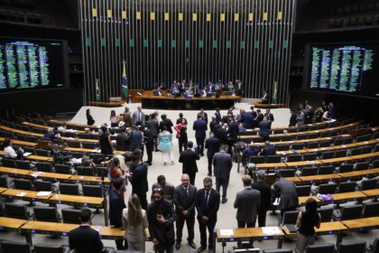 Câmara dos Deputados inicia análise de propostas em sessão deliberativa