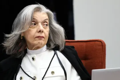 Cármen Lúcia relata ameaça de bomba durante palestra no DF