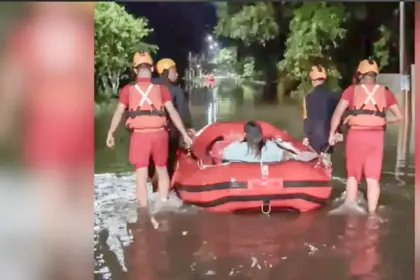 Chuva intensa causa desalojamentos e alagamentos em Peruíbe e Ubatuba