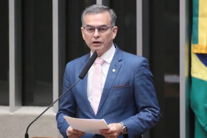 Comissão aprova criação de adicional de 30% para profissionais de saúde em áreas de risco