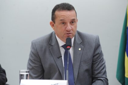 Comissão aprova autorização eletrônica para viagens de menores de 16 anos