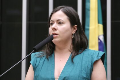 Comissão aprova inclusão de livros didáticos e jurídicos na logística reversa