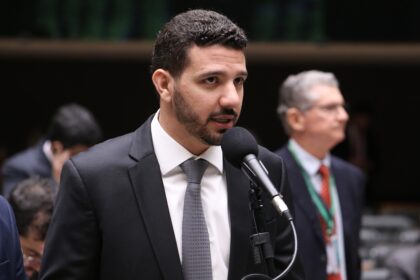 Comissão aprova projeto que distingue câmbio manual e automático na CNH