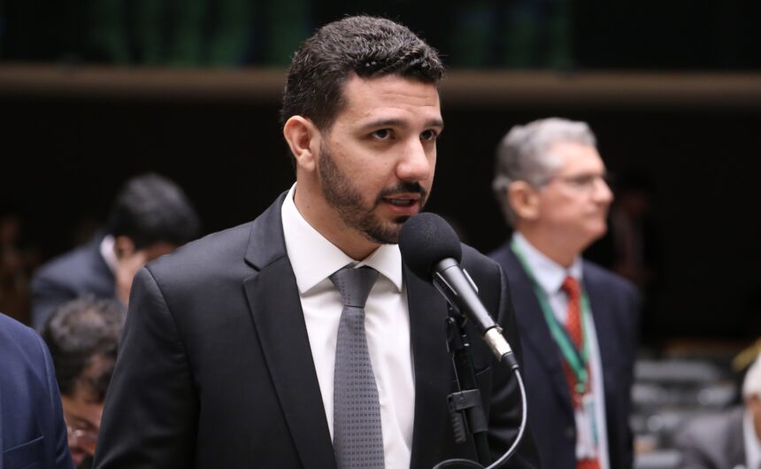 Comissão aprova projeto que distingue câmbio manual e automático na CNH