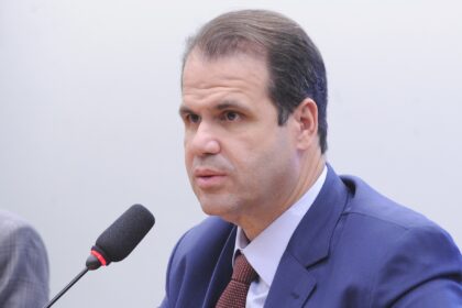 Comissão da Câmara debate redução da idade para habilitação e 270 propostas de trânsito