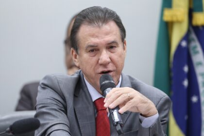 Comissão da Câmara ouve ministro Luiz Marinho sobre planos para 2026