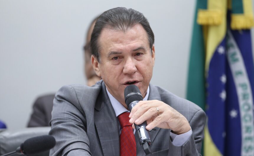 Comissão da Câmara ouve ministro Luiz Marinho sobre planos para 2026